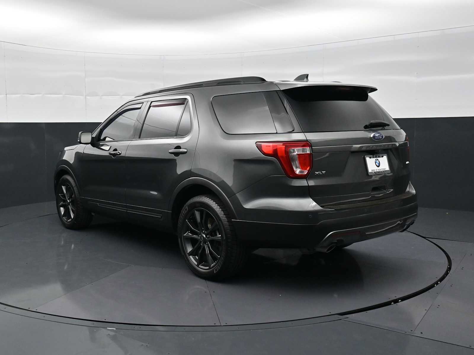 Used 2017 Ford Explorer XLT w/ Equipment Group 202A AWD/4WD image 7