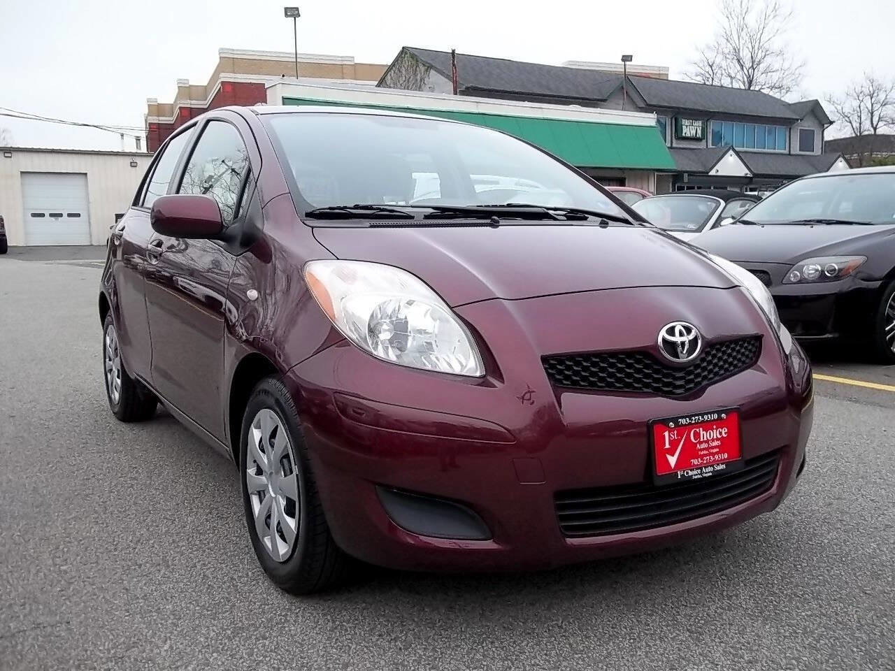 Used 2010 Toyota Yaris 4-Door Hatchback image 5