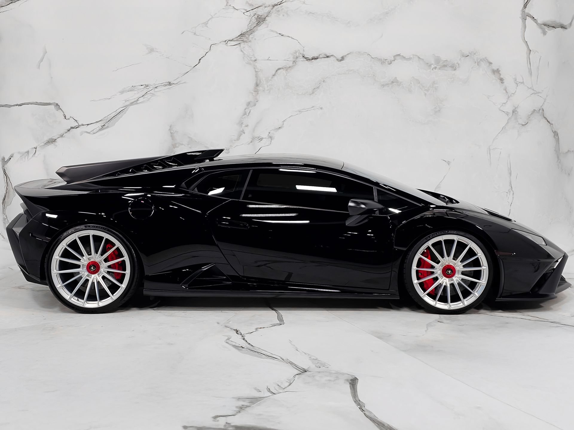 Used 2023 Lamborghini Huracan STO RWD image 4