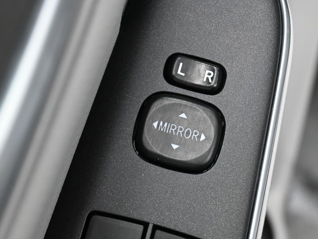 Used 2016 Toyota Camry XLE image 12