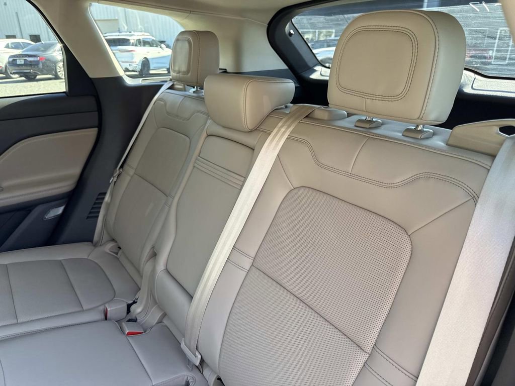 Used 2023 Lincoln Corsair Reserve w/ Equipment Group 202A image 15