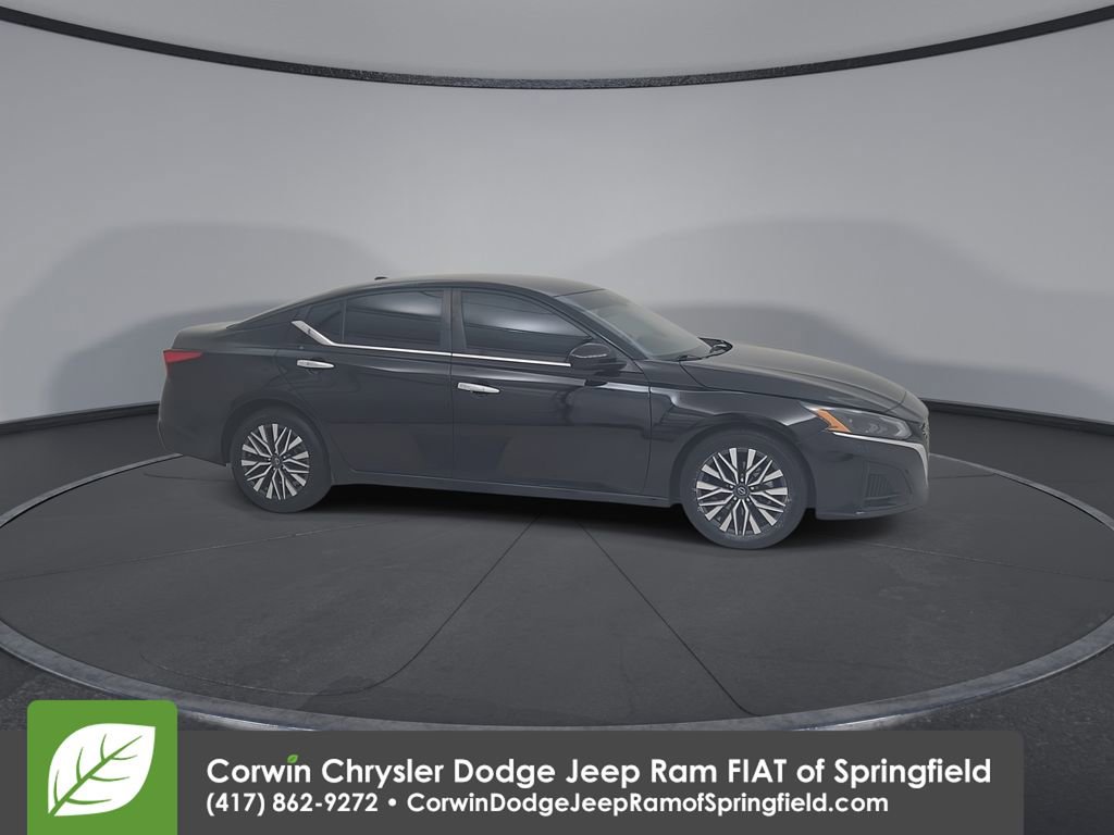 Used 2023 Nissan Altima 2.5 SV image 3