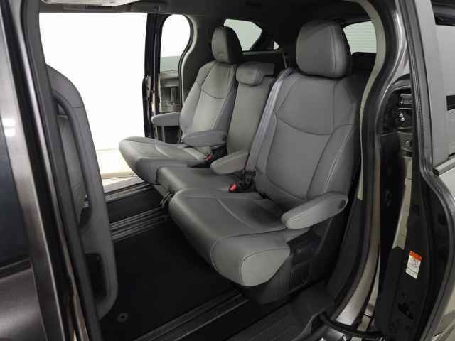 Used 2023 Toyota Sienna XLE image 33