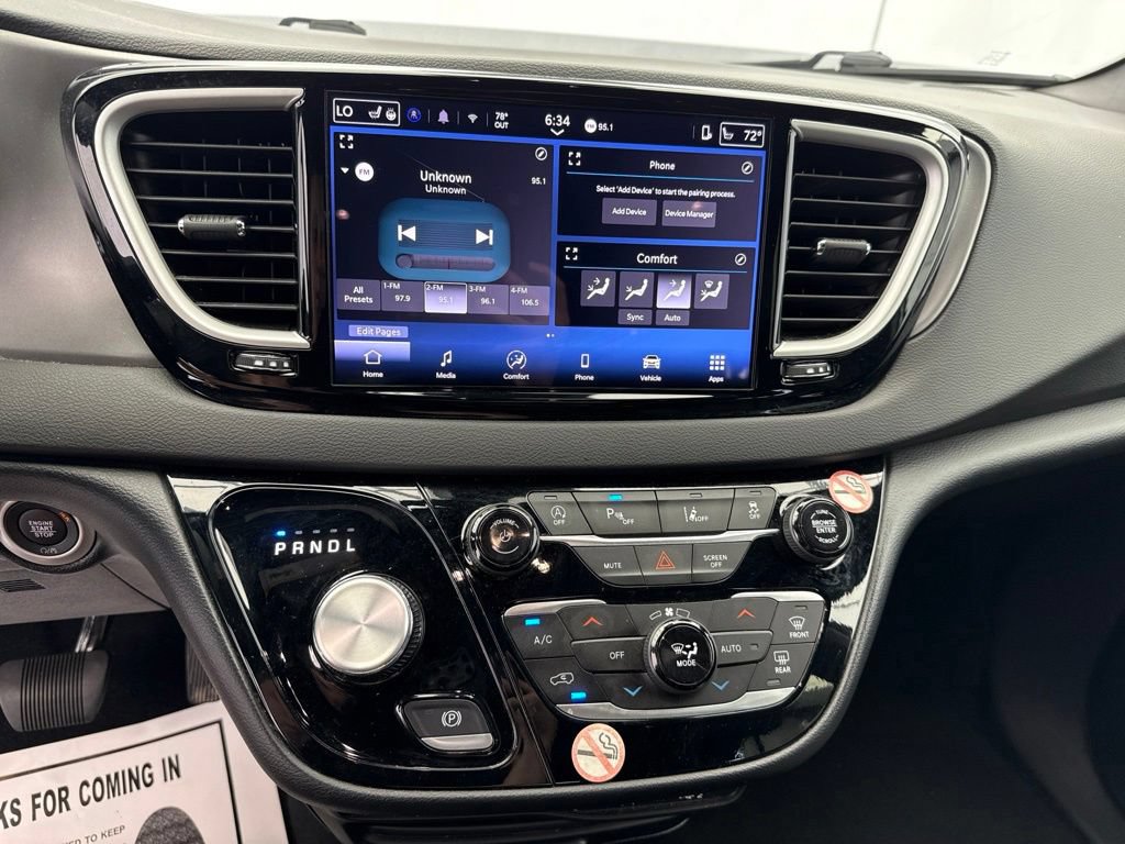 Used 2025 Chrysler Pacifica Select FWD image 23