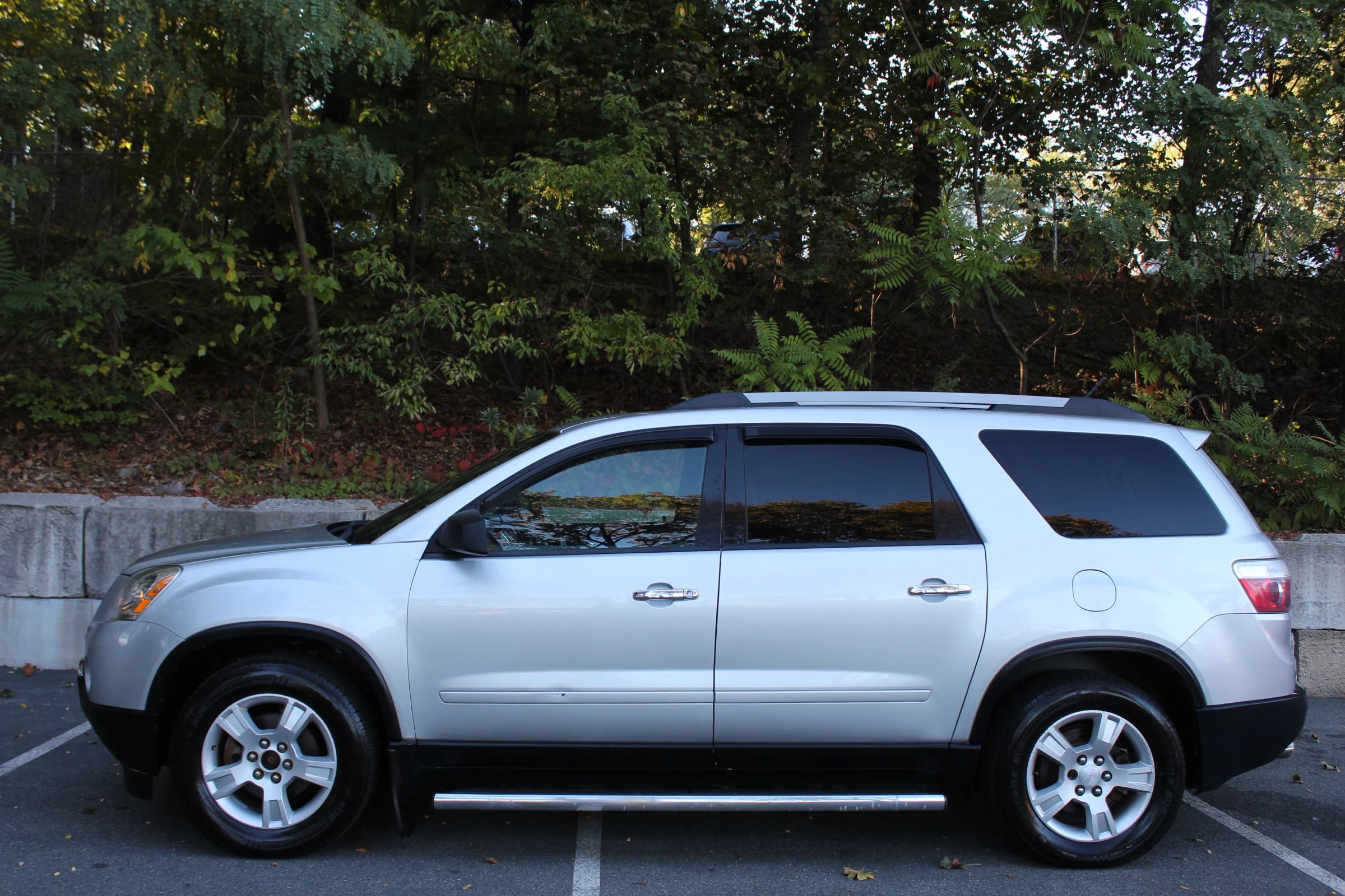Used 2010 GMC Acadia SLE AWD/4WD image 6