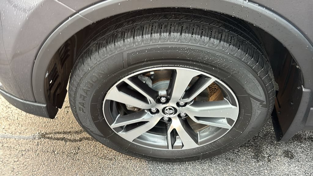 Used 2018 Toyota RAV4 XLE AWD/4WD image 35