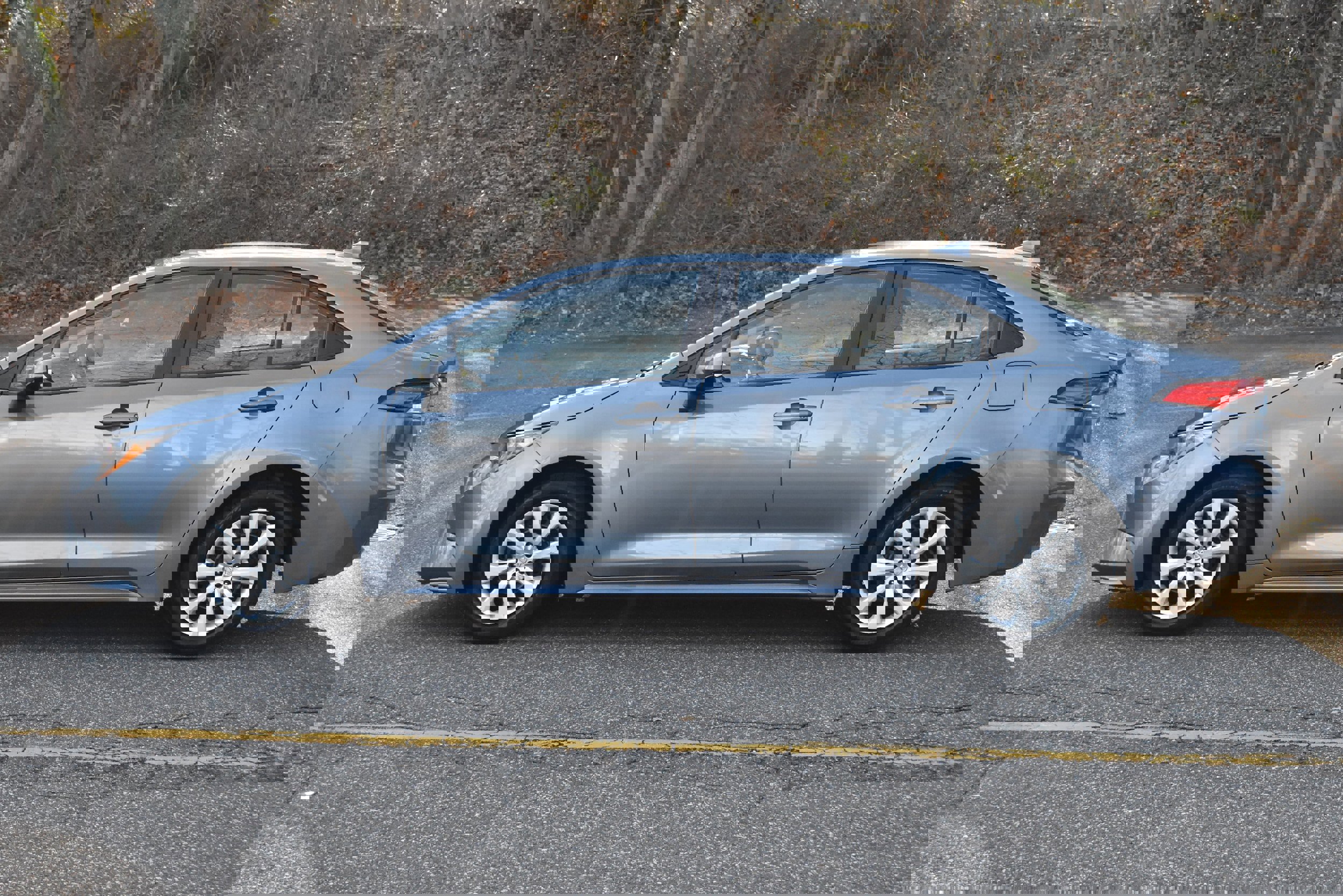 Used 2022 Toyota Corolla LE image 4