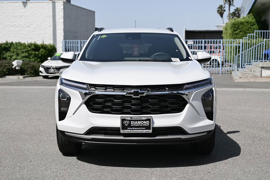 New 2026 Chevrolet Trax LT w/ LPO, Blackout Package FWD image 2