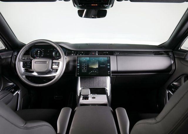 New 2025 Land Rover Range Rover SE image 4