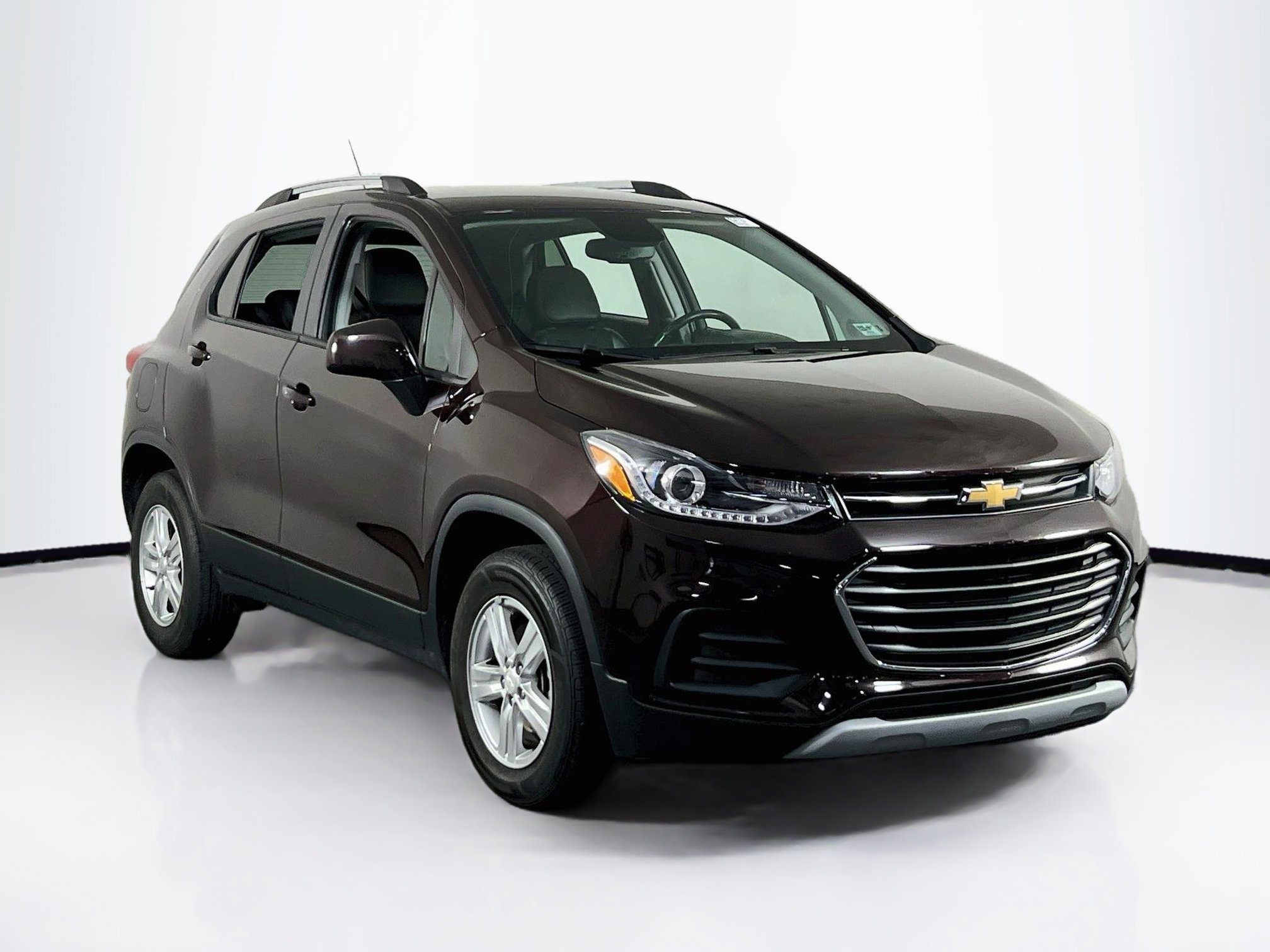 Used 2021 Chevrolet Trax LT w/ LT Convenience Package AWD/4WD image 3