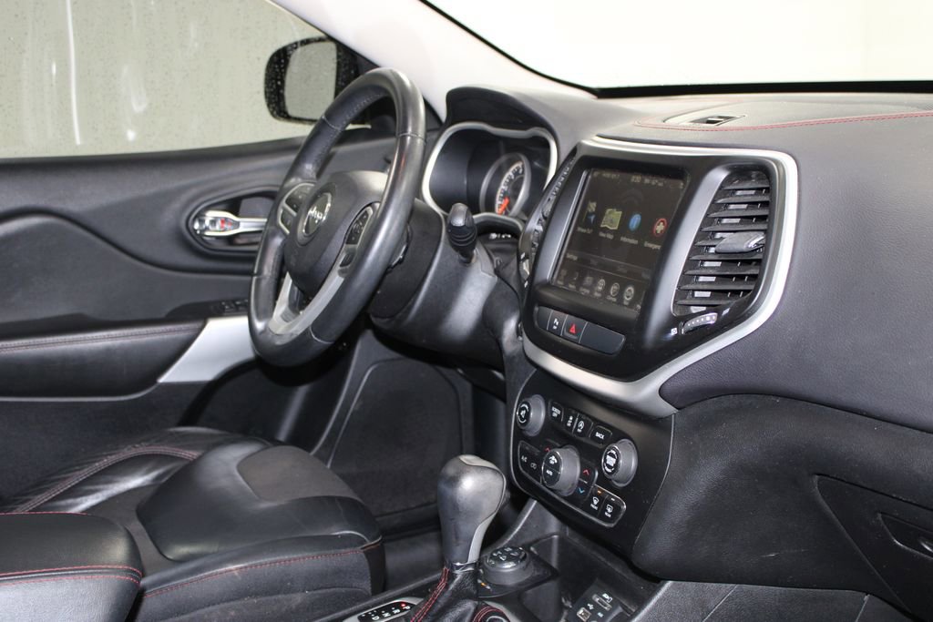 Used 2017 Jeep Cherokee Trailhawk w/ Comfort/Convenience Group image 26