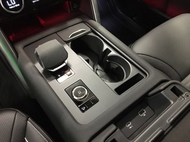 New 2023 Land Rover Discovery HSE R-Dynamic image 16