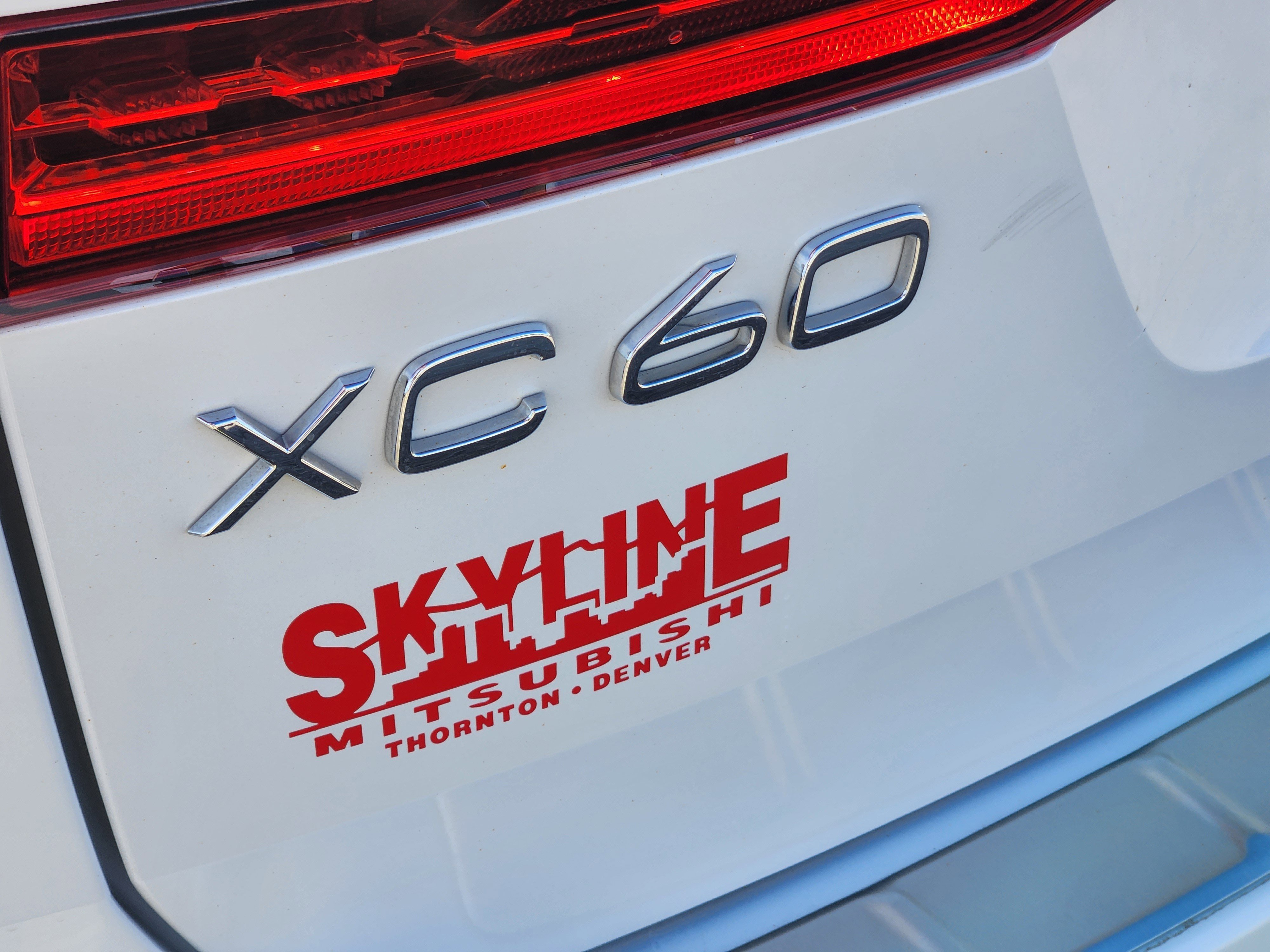 Used 2022 Volvo XC60 B5 R-Design w/ Advanced Package image 8