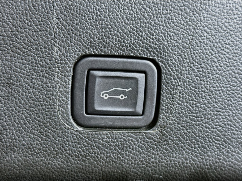 Used 2023 Chevrolet Traverse LT FWD image 29