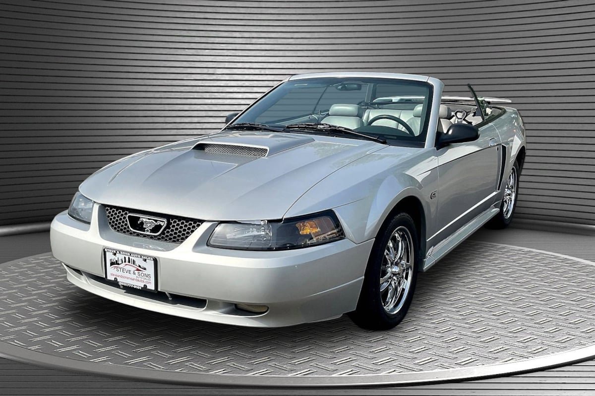 Used 2001 Ford Mustang GT Premium RWD image 3