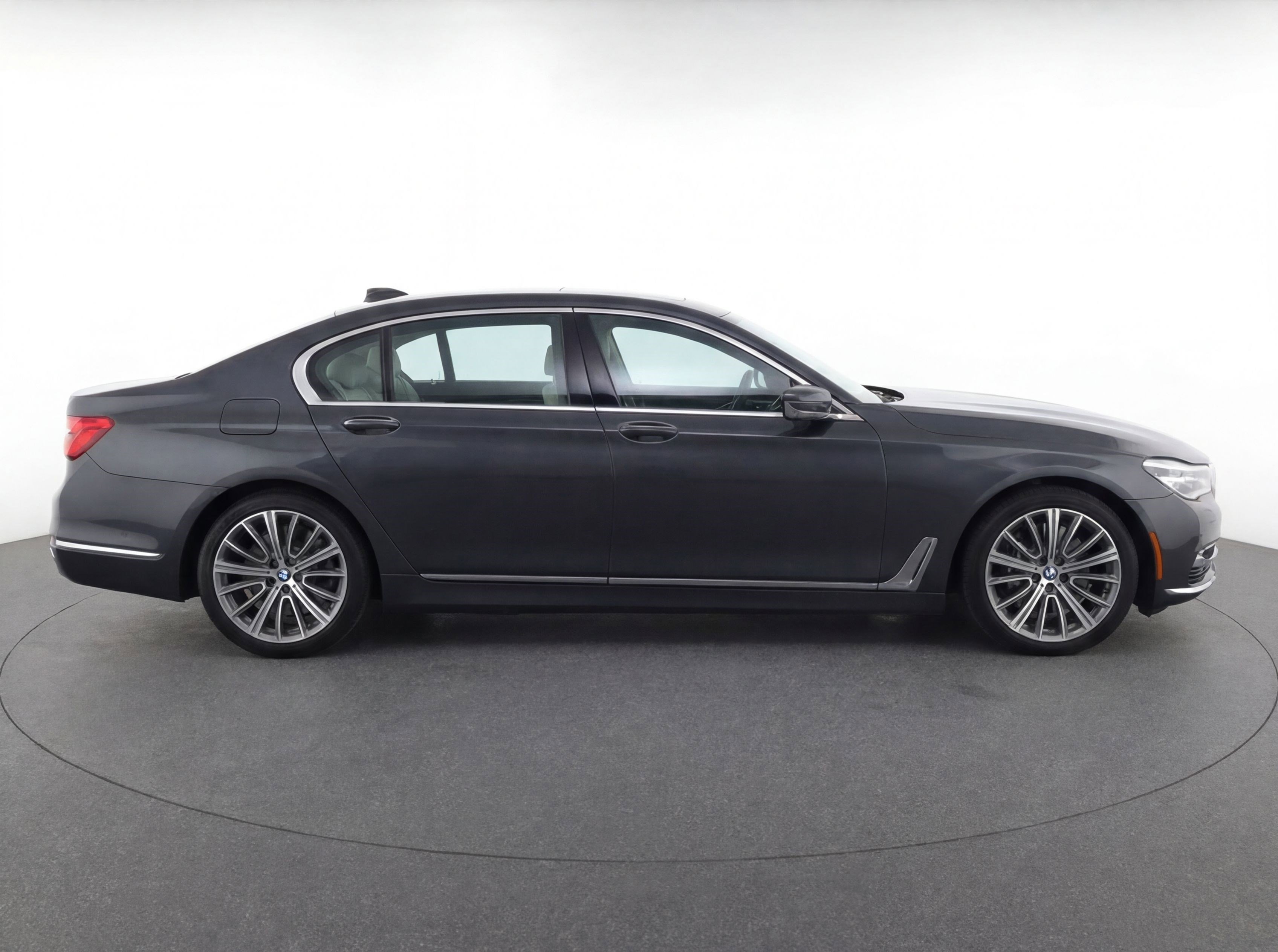 Used 2020 BMW 750i xDrive w/ Executive Package AWD/4WD image 8