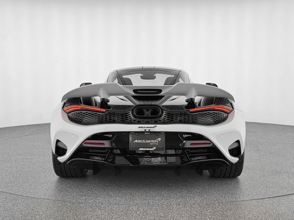 Used 2026 McLaren 750S RWD image 5