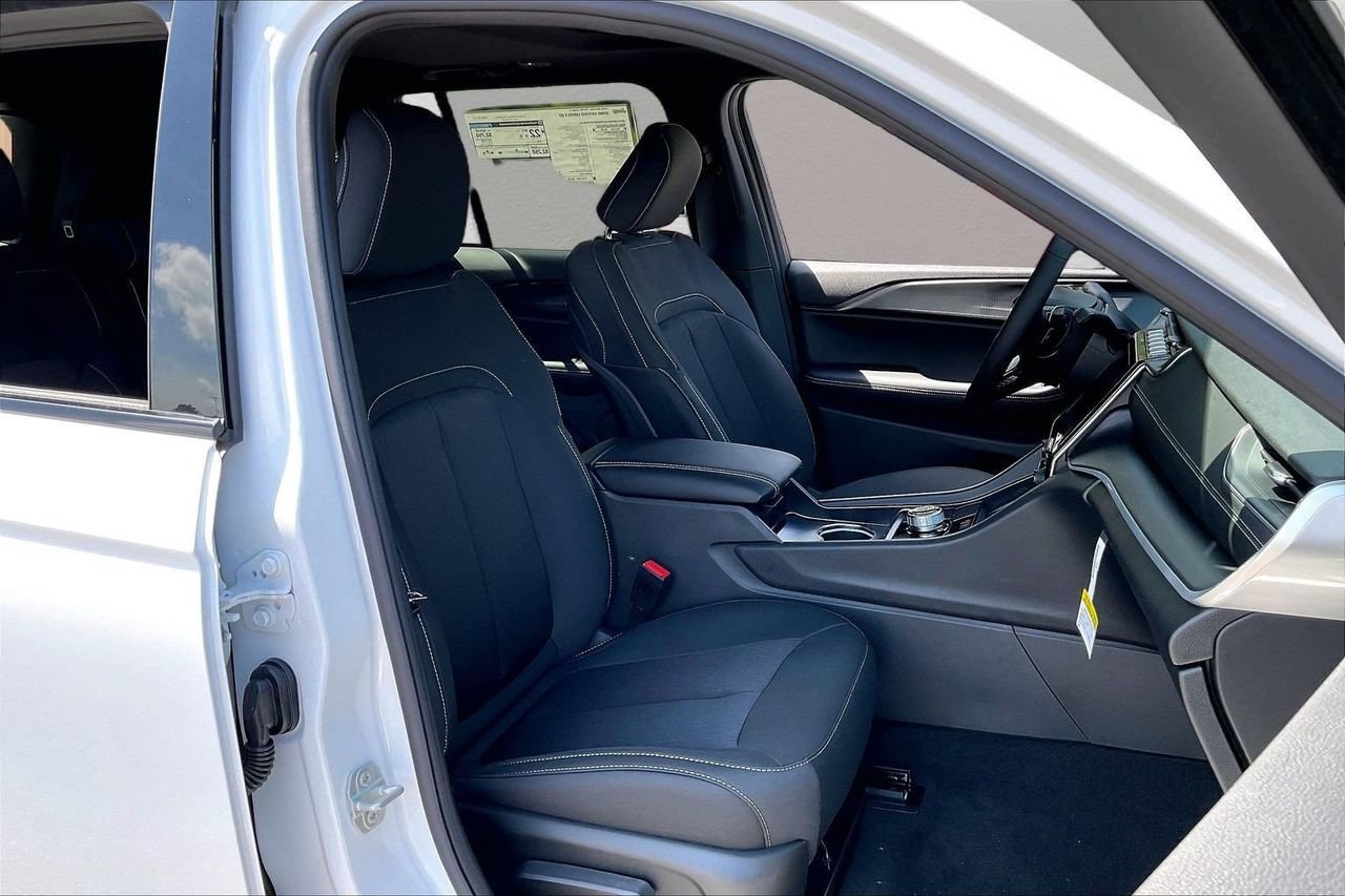 New 2026 Jeep Grand Cherokee Laredo X RWD image 19