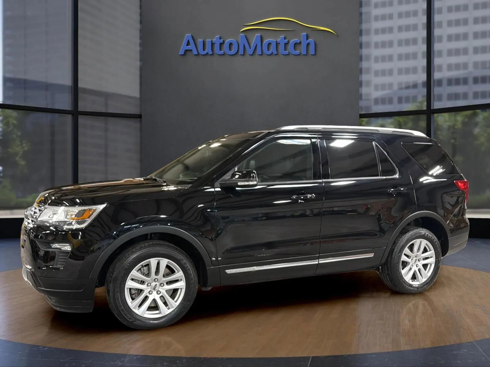 Used 2018 Ford Explorer XLT w/ Equipment Group 202A image 6