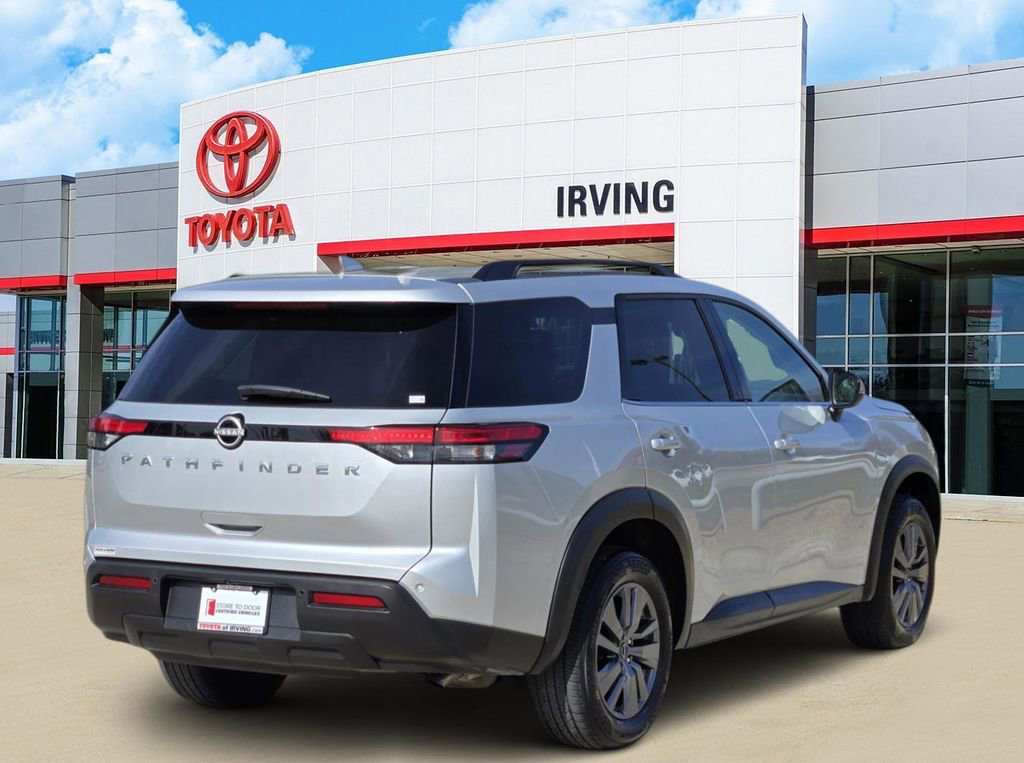 Used 2025 Nissan Pathfinder SV image 4