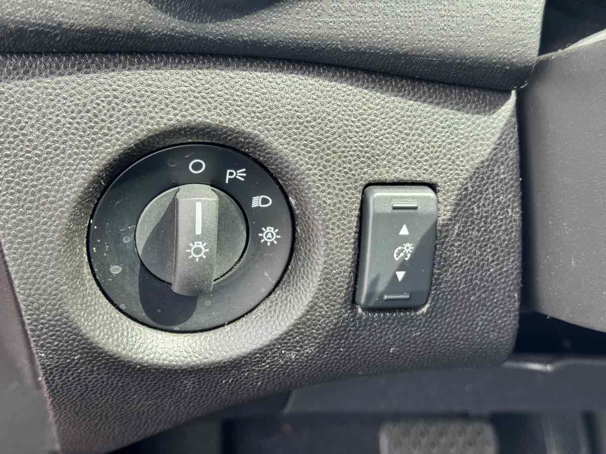 Used 2016 Ford Fiesta SE FWD image 40