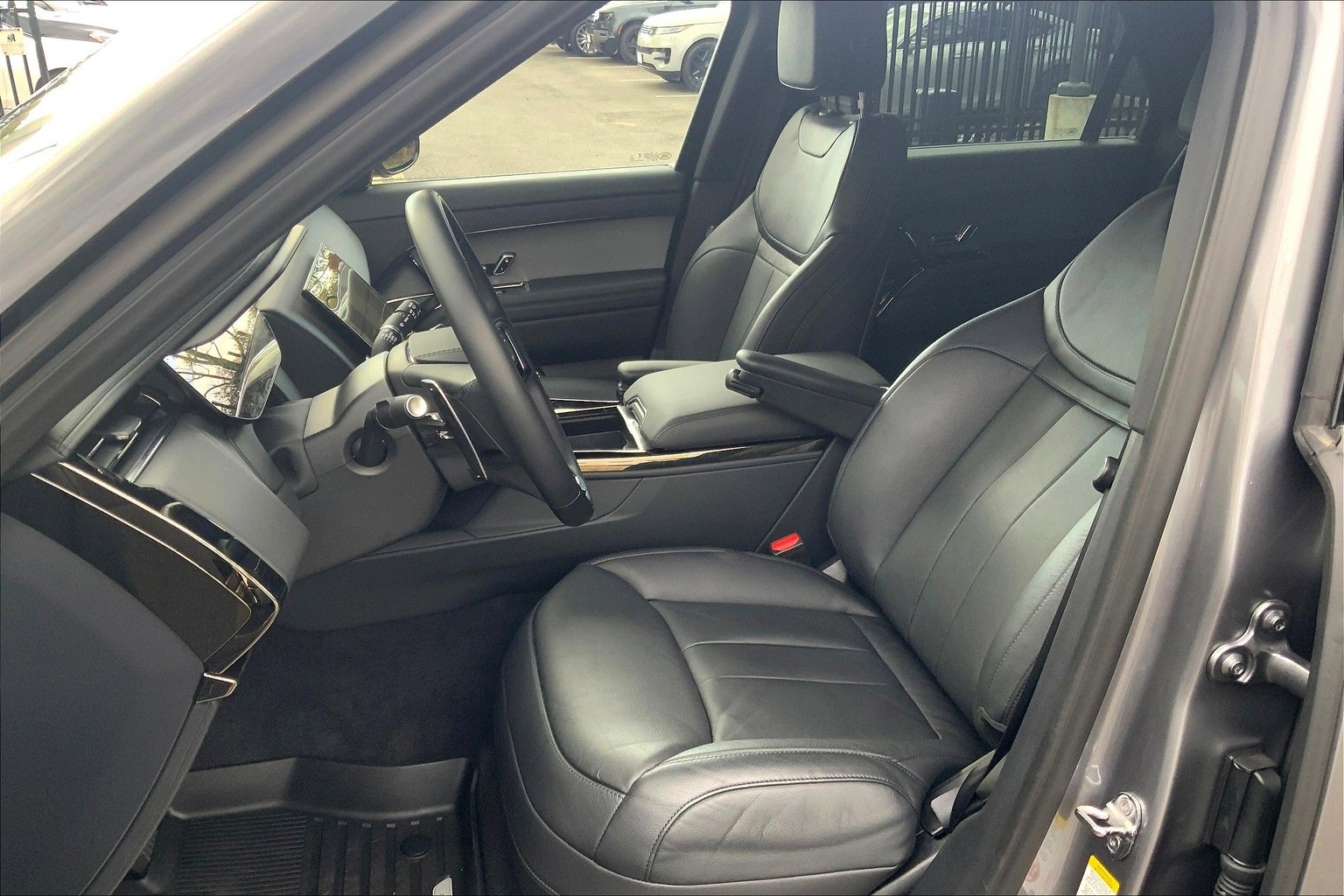 Used 2025 Land Rover Range Rover Sport image 7