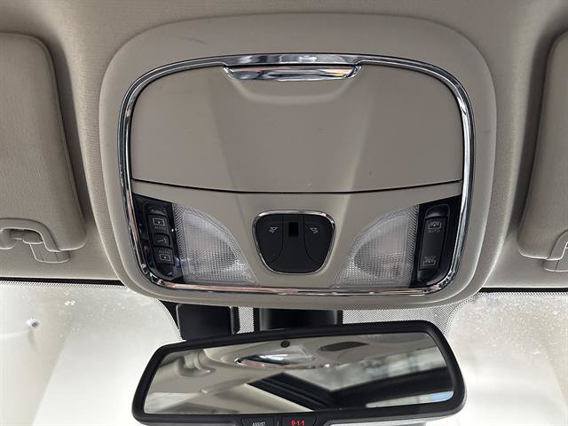 Used 2017 Jeep Cherokee Overland w/ Technology Group AWD/4WD image 16