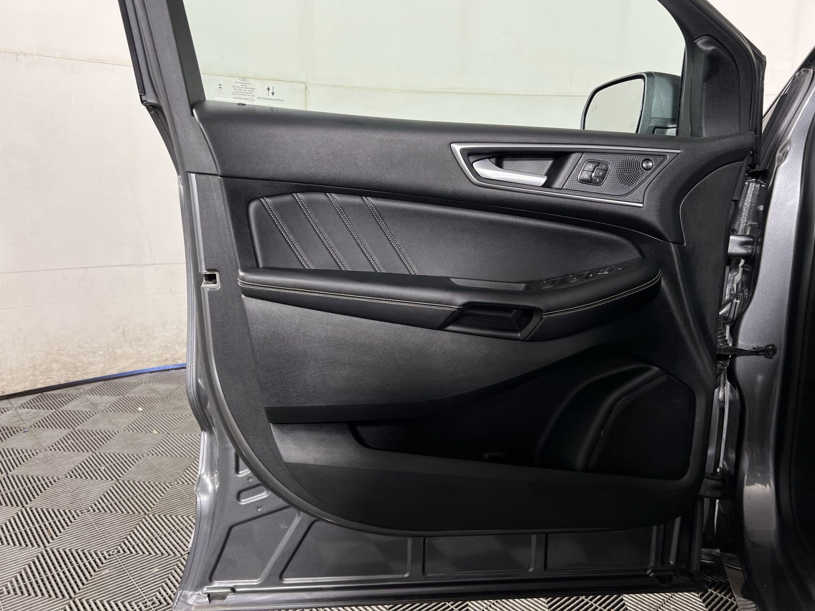 Used 2022 Ford Edge ST AWD/4WD image 14