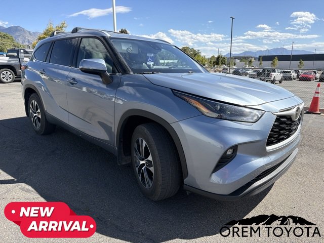 Used 2022 Toyota Highlander XLE AWD/4WD image 11