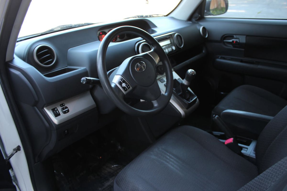 Used 2009 Scion xB FWD image 10
