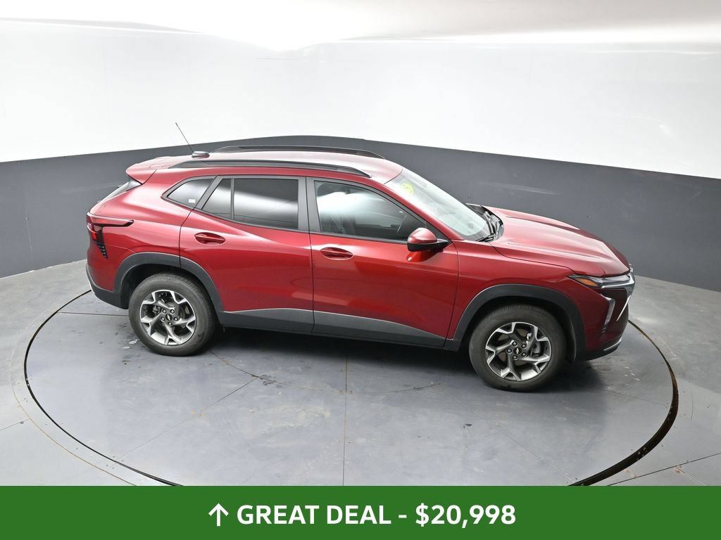 Used 2025 Chevrolet Trax LT FWD image 45