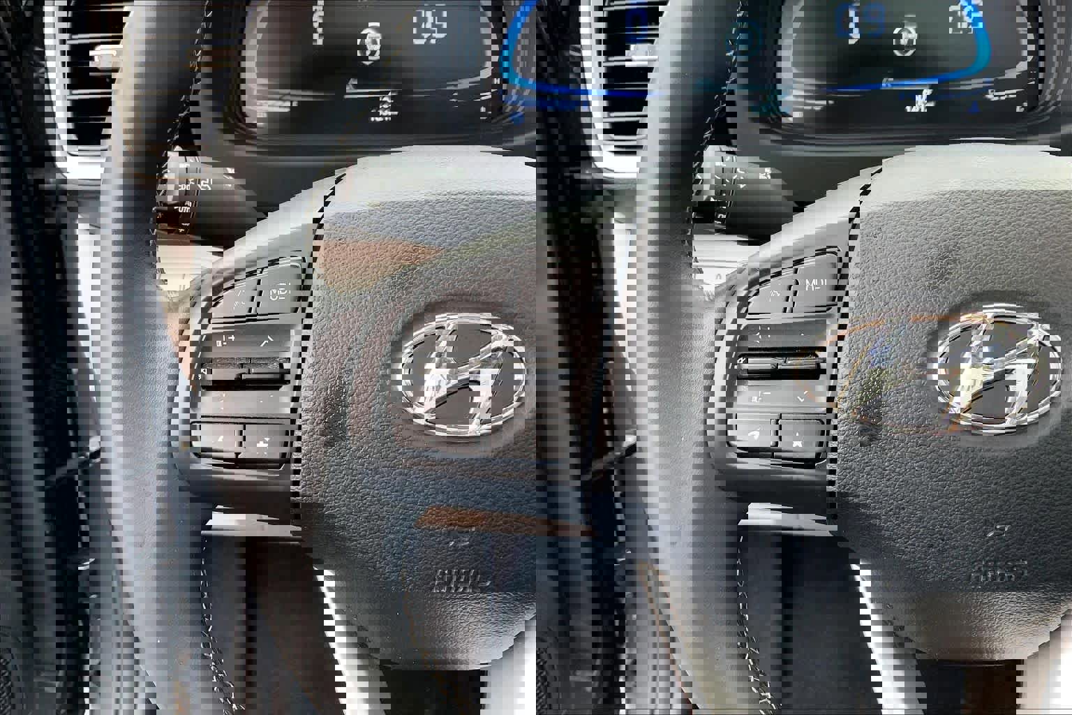 Used 2025 Hyundai Venue SEL image 23