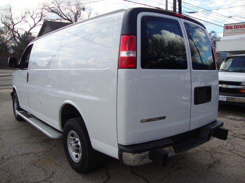 Used 2024 Chevrolet Express 2500 w/ Driver Convenience Package image 3