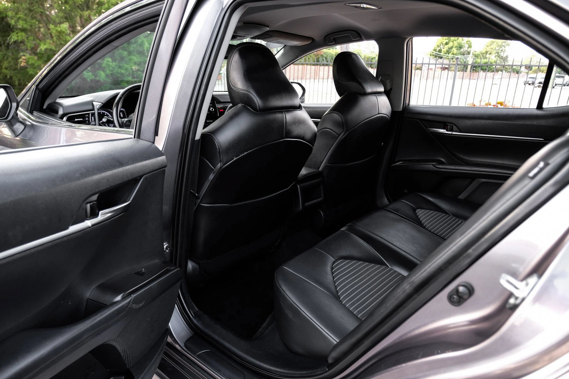 Used 2022 Toyota Camry SE w/ Convenience Package FWD image 41