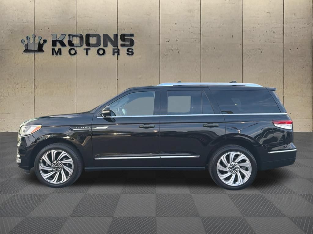 Used 2022 Lincoln Navigator Reserve AWD/4WD image 4