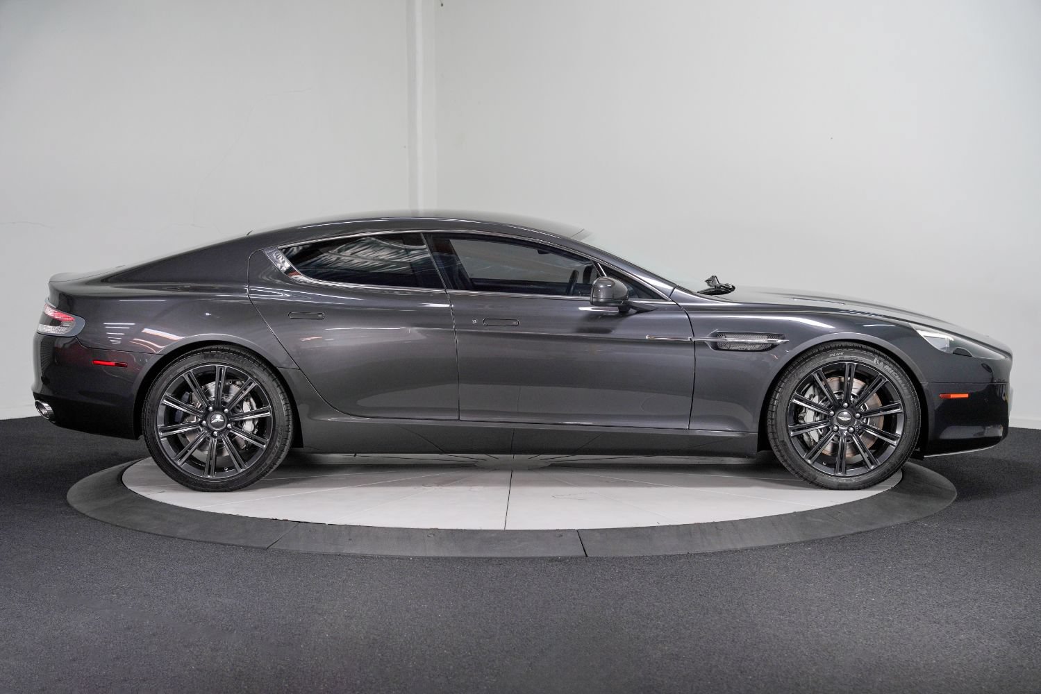 Used 2011 Aston Martin Rapide Luxe RWD image 9