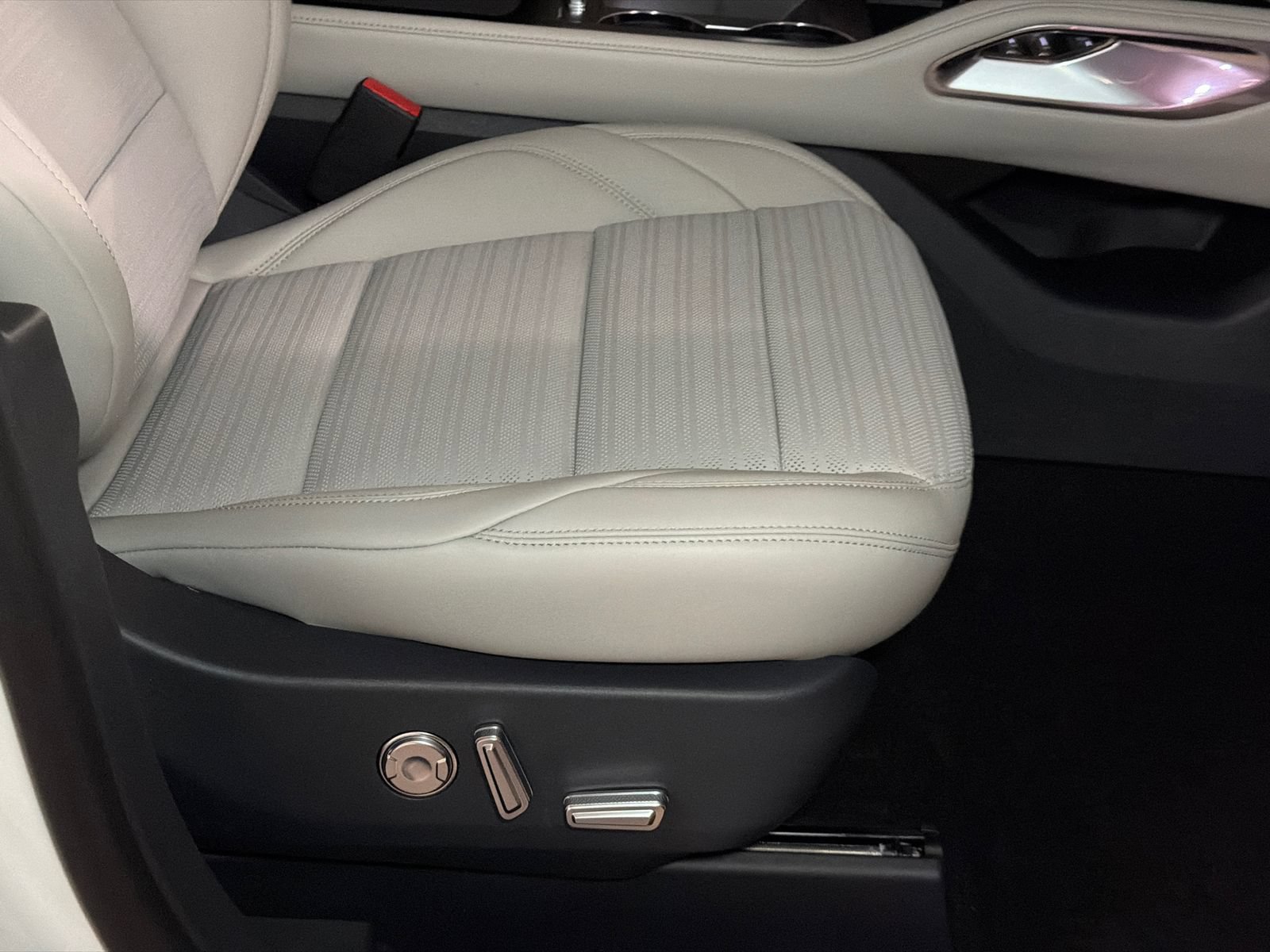 New 2026 Lincoln Nautilus Reserve AWD/4WD image 12