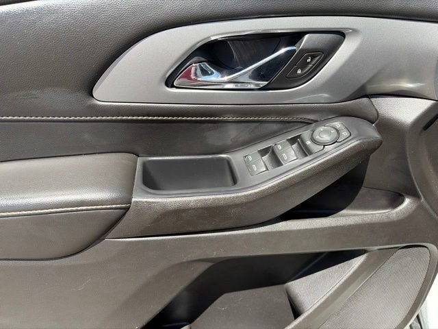 Used 2021 Chevrolet Traverse LS AWD/4WD image 13