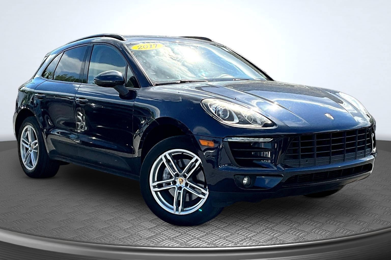 Used 2017 Porsche Macan AWD/4WD image 3