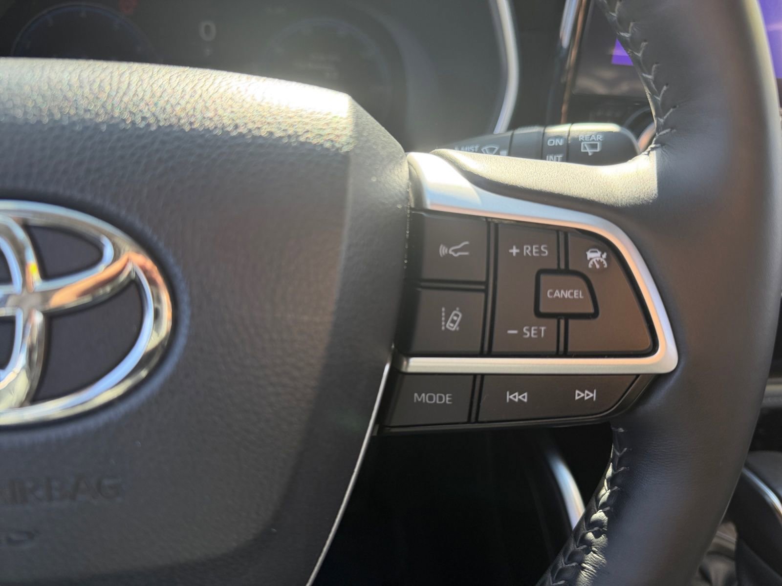 Used 2024 Toyota Highlander Limited image 19