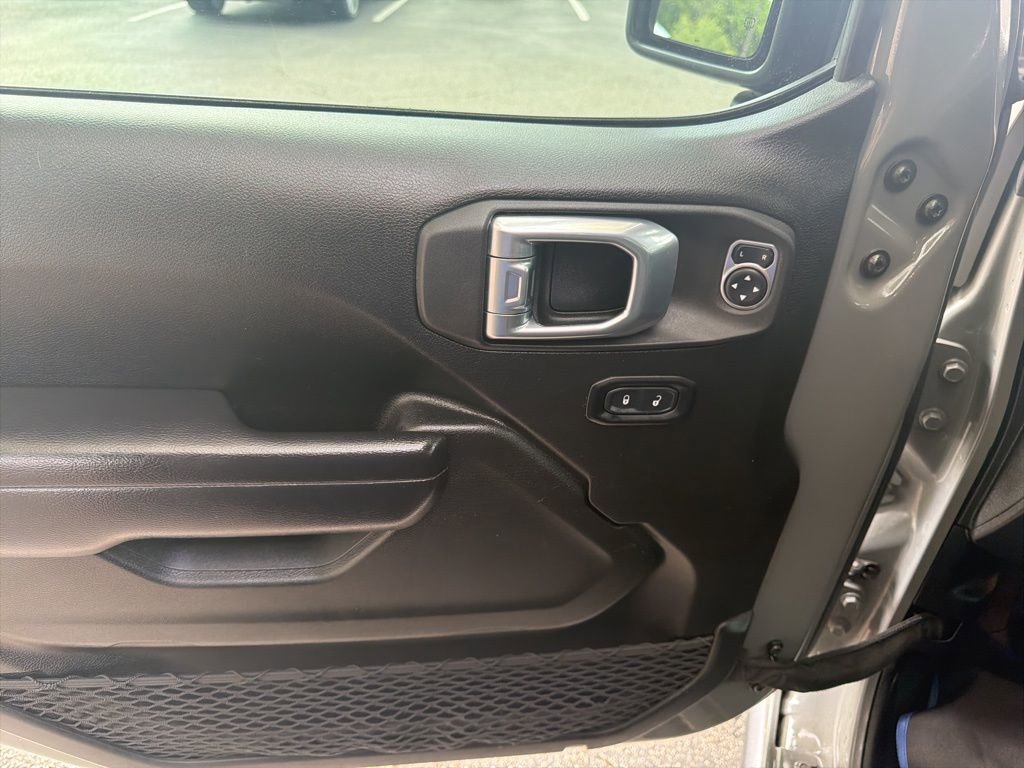 Used 2021 Jeep Gladiator Willys image 18