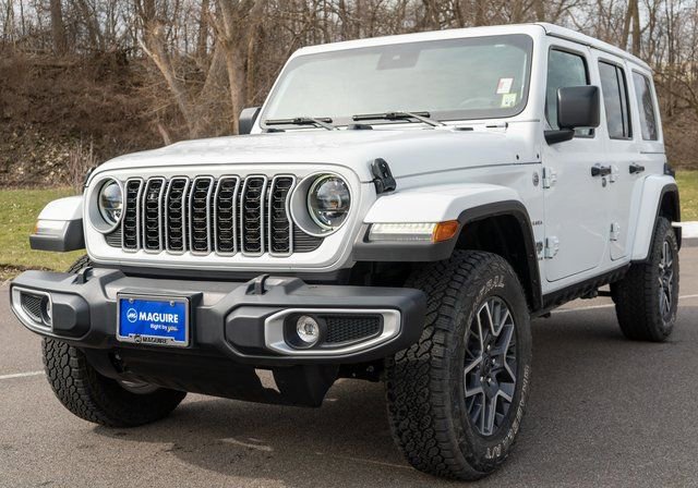 Used 2024 Jeep Wrangler Sahara AWD/4WD image 2