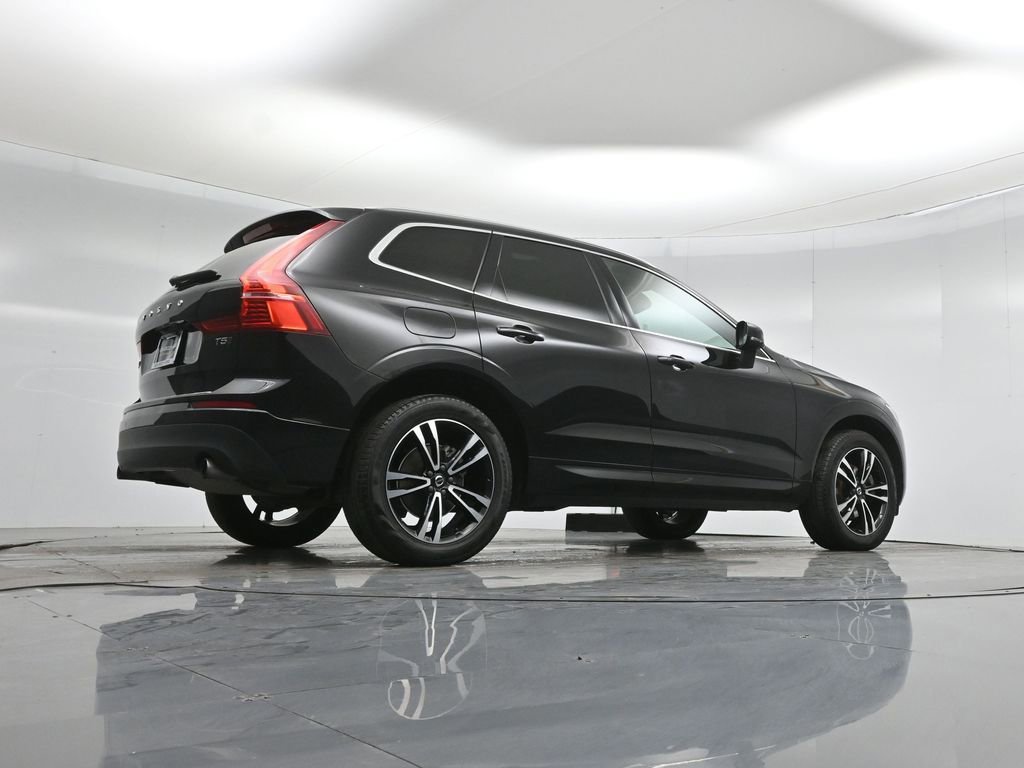 Used 2021 Volvo XC60 T5 Momentum w/ Premium Package image 46