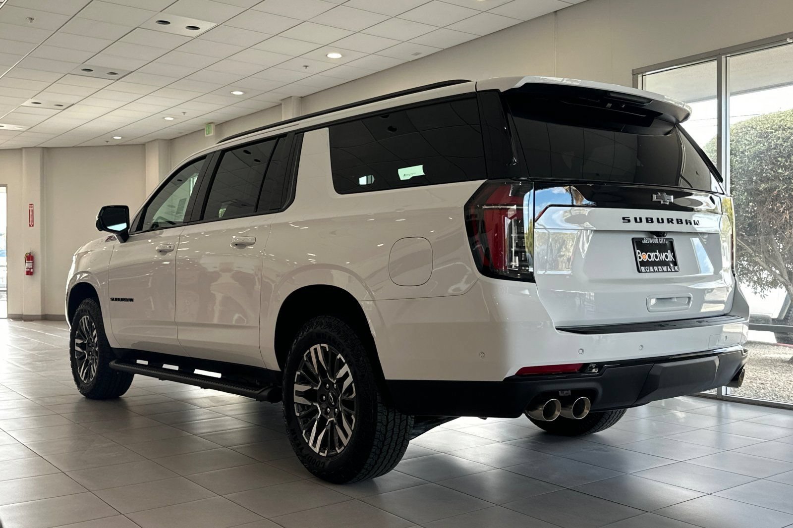 New 2026 Chevrolet Suburban Z71 w/ Sun And Tow Package AWD/4WD image 4