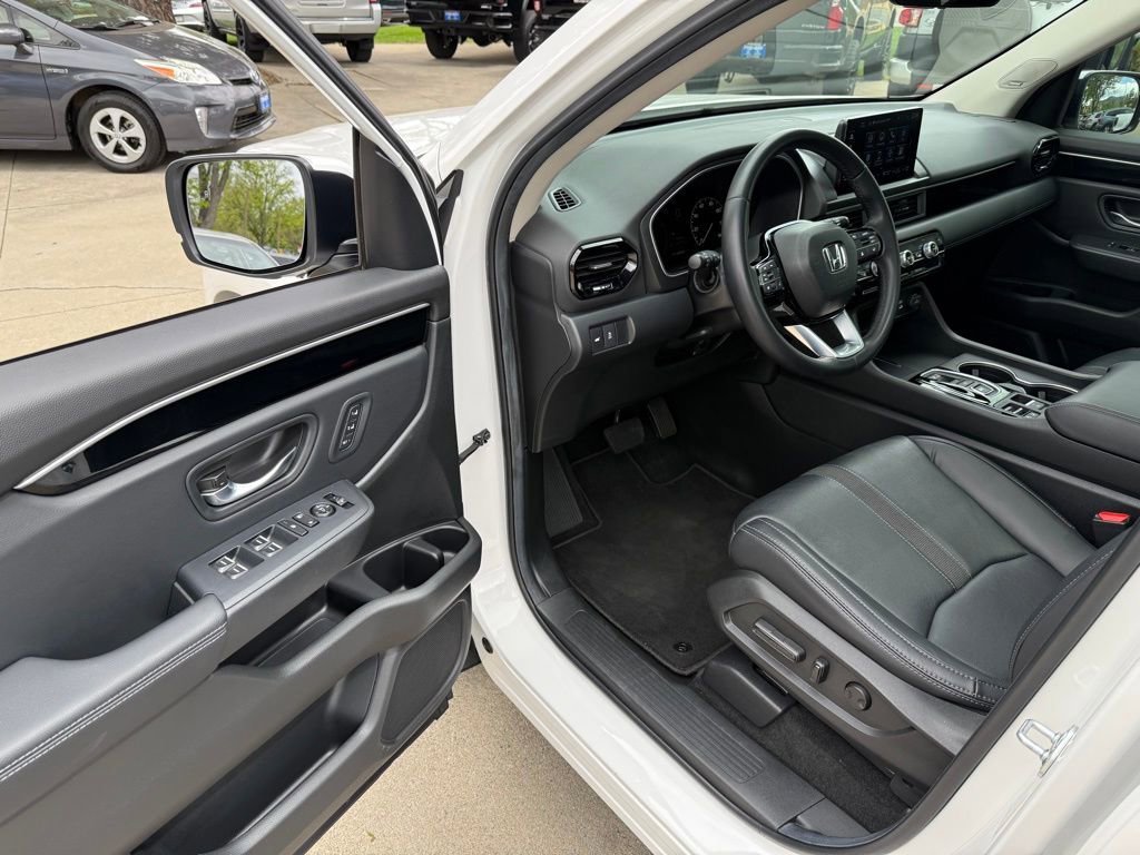 Certified 2025 Honda Pilot Touring image 15