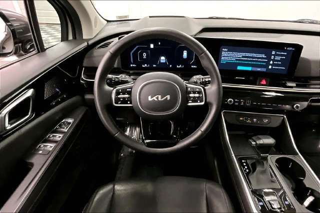 Used 2025 Kia Carnival SX Prestige FWD image 6