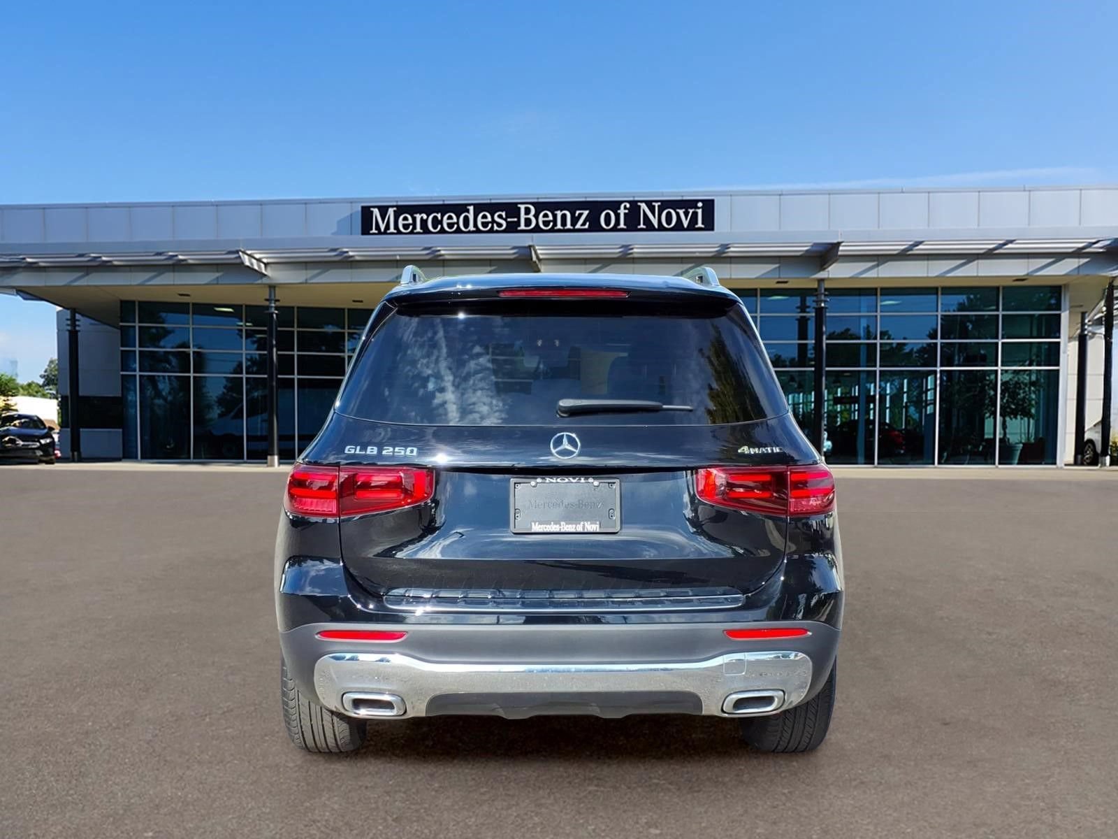 Certified 2025 Mercedes-Benz GLB 250 4MATIC image 4