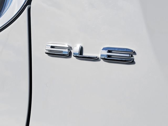 Certified 2022 GMC Acadia SLE w/ Driver Convenience Package FWD image 8