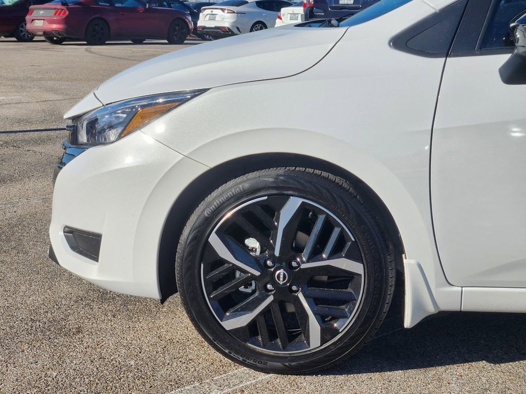 New 2025 Nissan Versa SR w/ Trunk Package FWD image 5