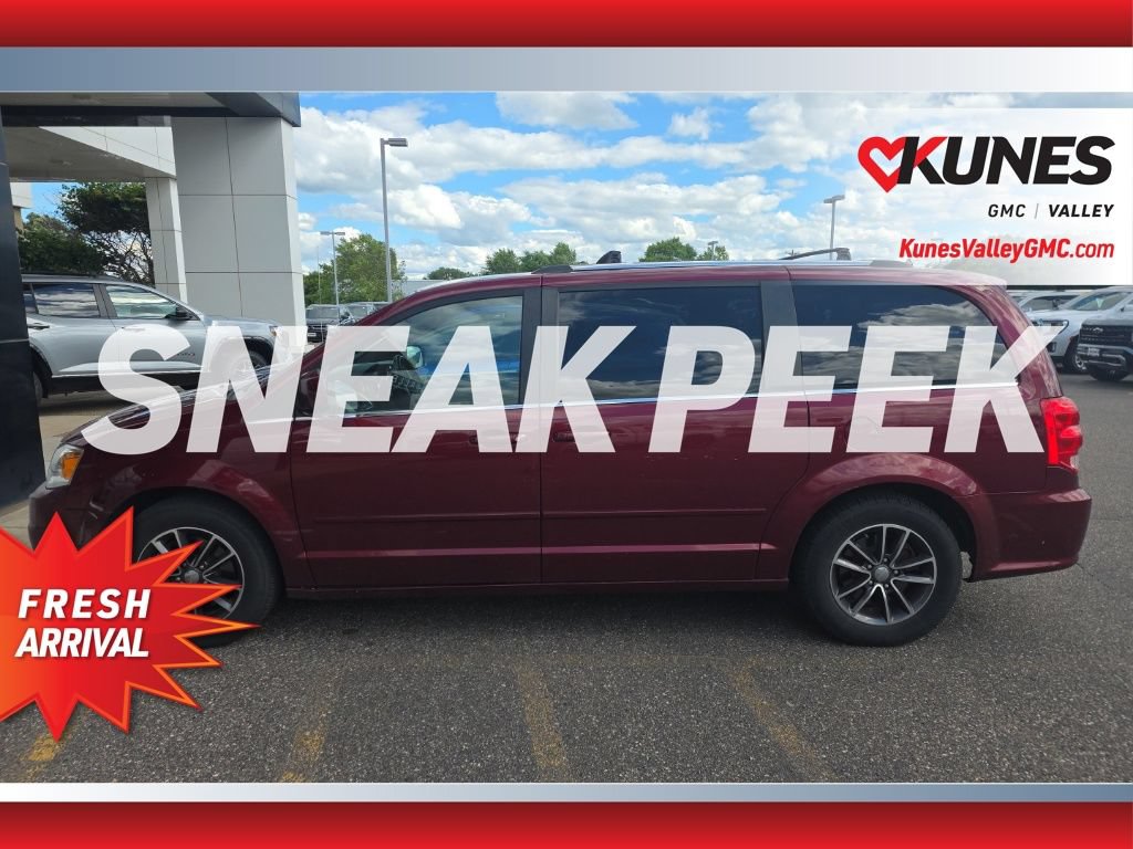 Used 2017 Dodge Grand Caravan SXT w/ Driver Convenience Group FWD image 9